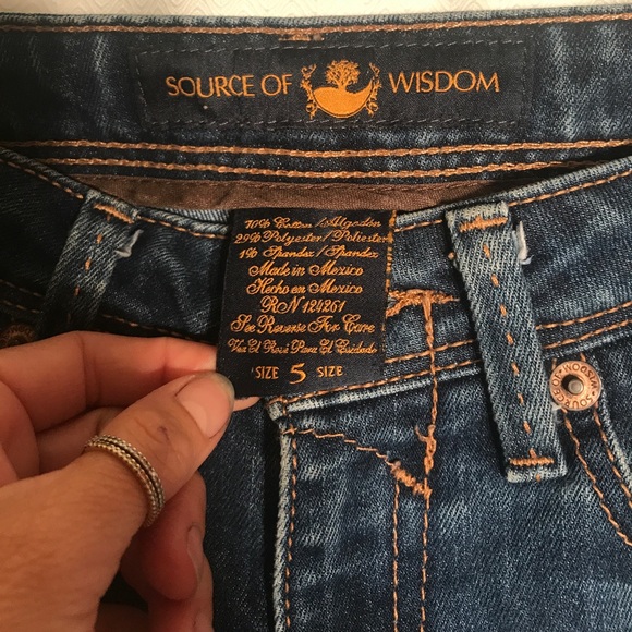 Source of Wisdom  cropped jeans. Size 5. - Picture 3 of 8